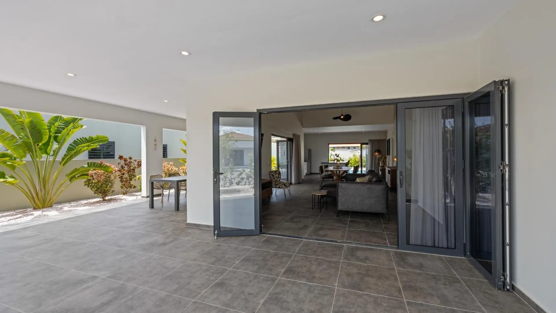 Villa Jasmijn Met Privezwembad, Mambo Beach Willemstad